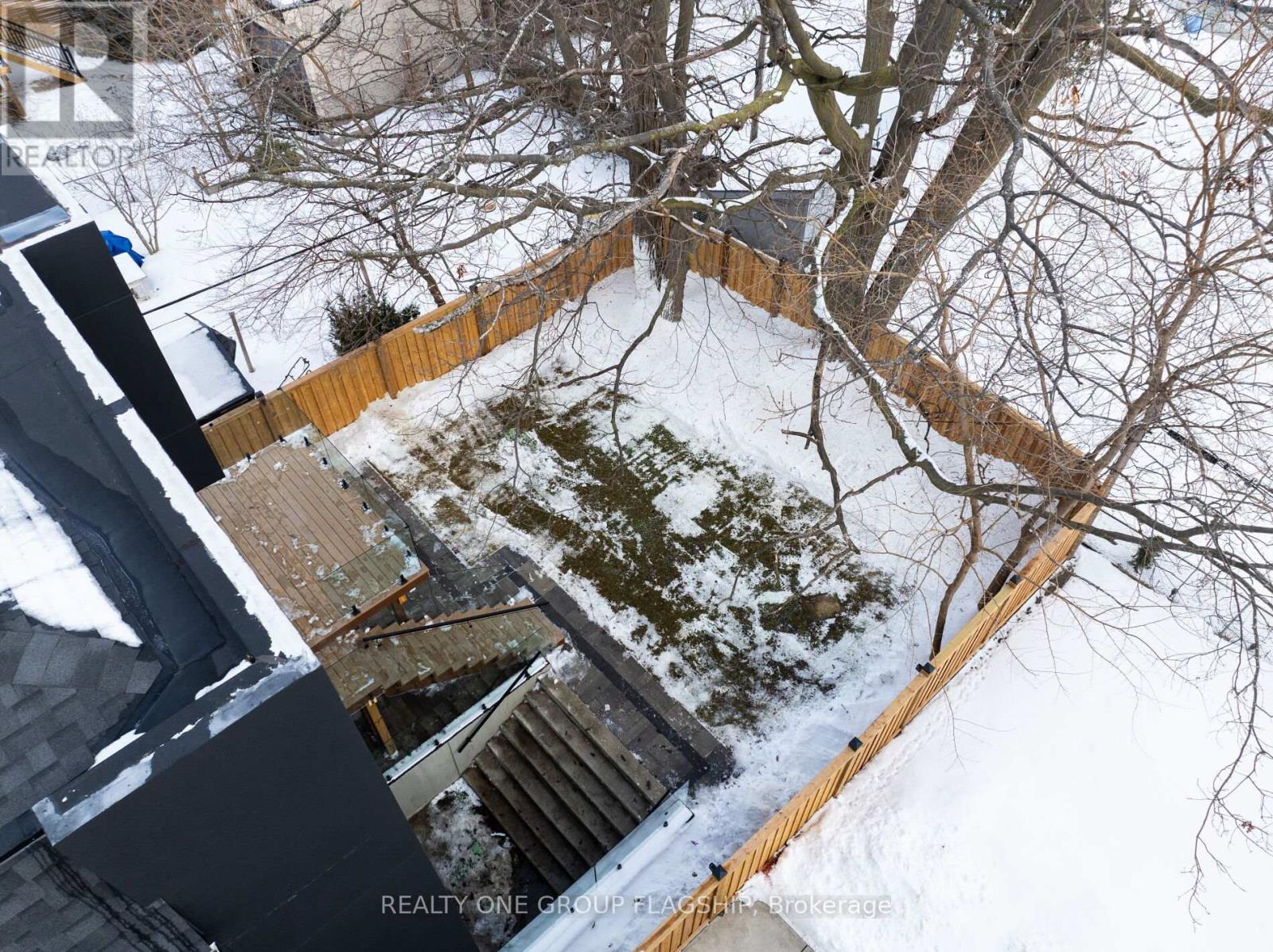 7 Bentley Drive, Toronto, Ontario  M8Z 3L9 - Photo 29 - W12838644