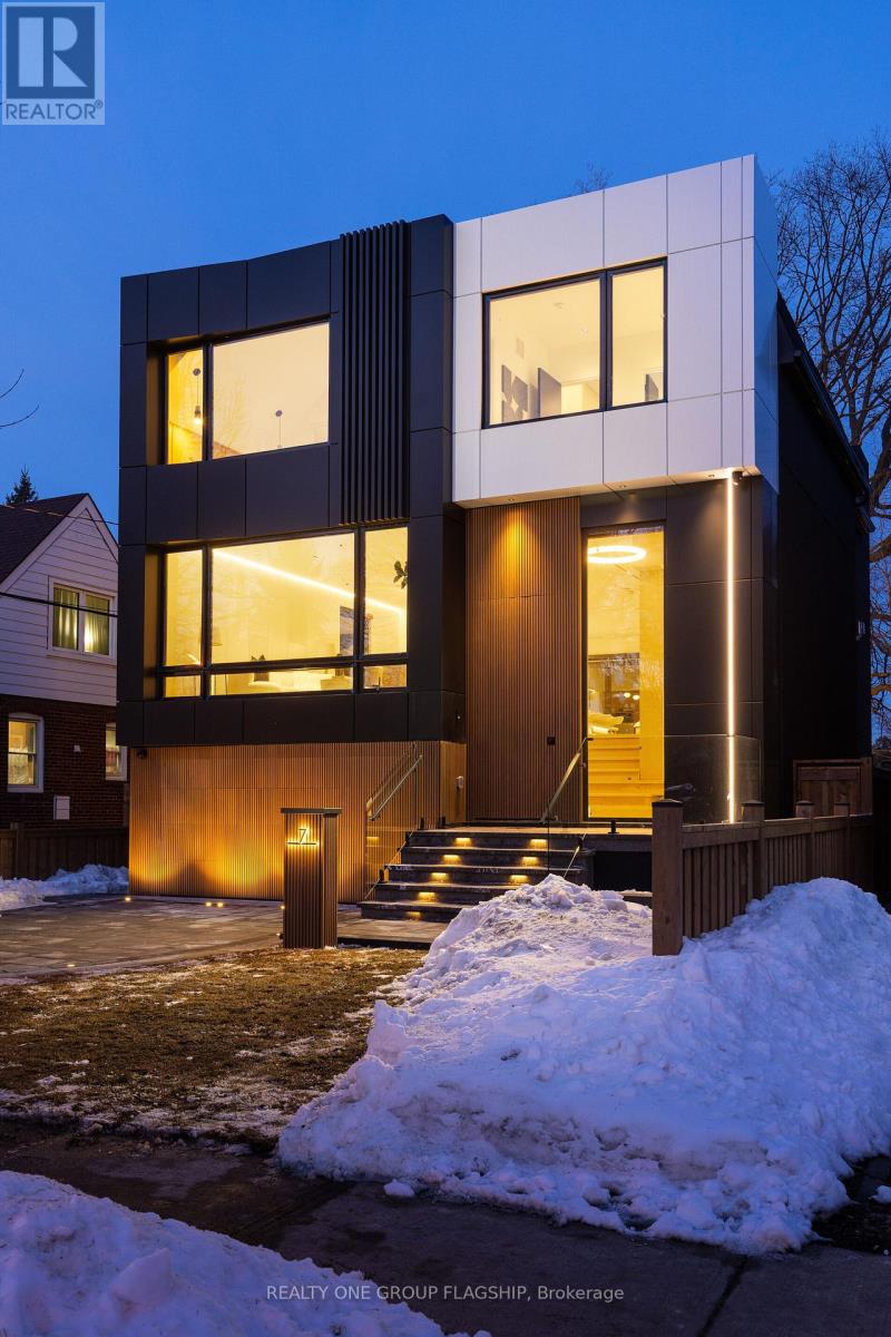 7 Bentley Drive, Toronto, Ontario  M8Z 3L9 - Photo 3 - W12838644