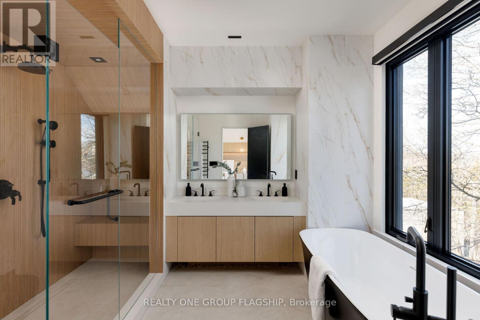 7 Bentley Drive, Toronto, Ontario  M8Z 3L9 - Photo 37 - W12838644