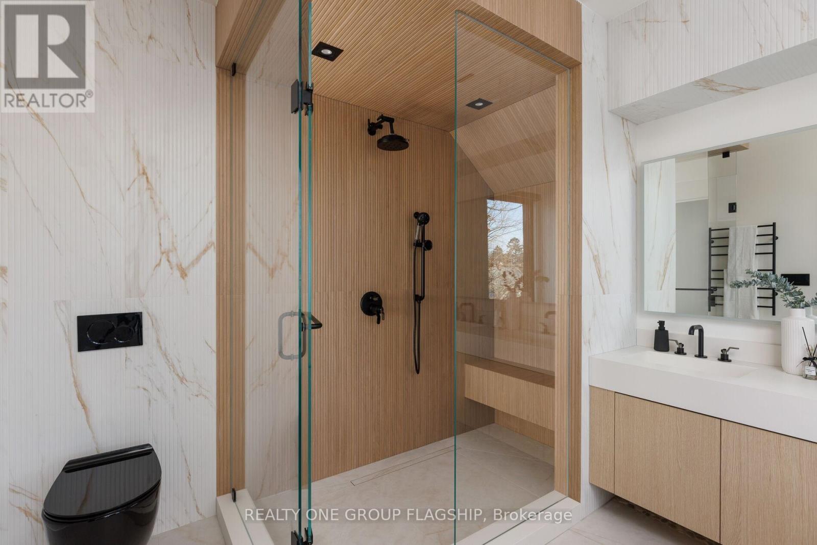 7 Bentley Drive, Toronto, Ontario  M8Z 3L9 - Photo 38 - W12838644