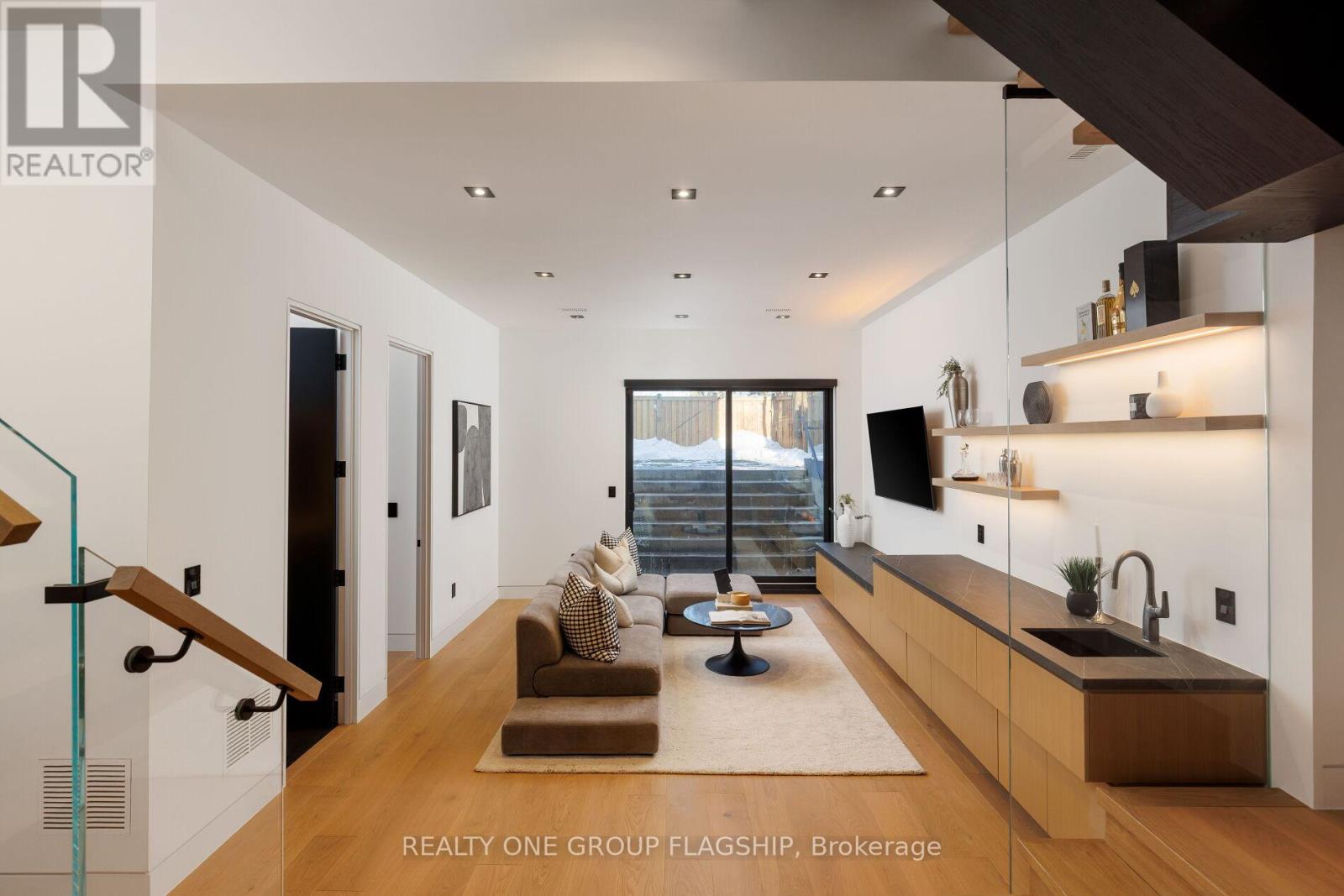 7 Bentley Drive, Toronto, Ontario  M8Z 3L9 - Photo 47 - W12838644