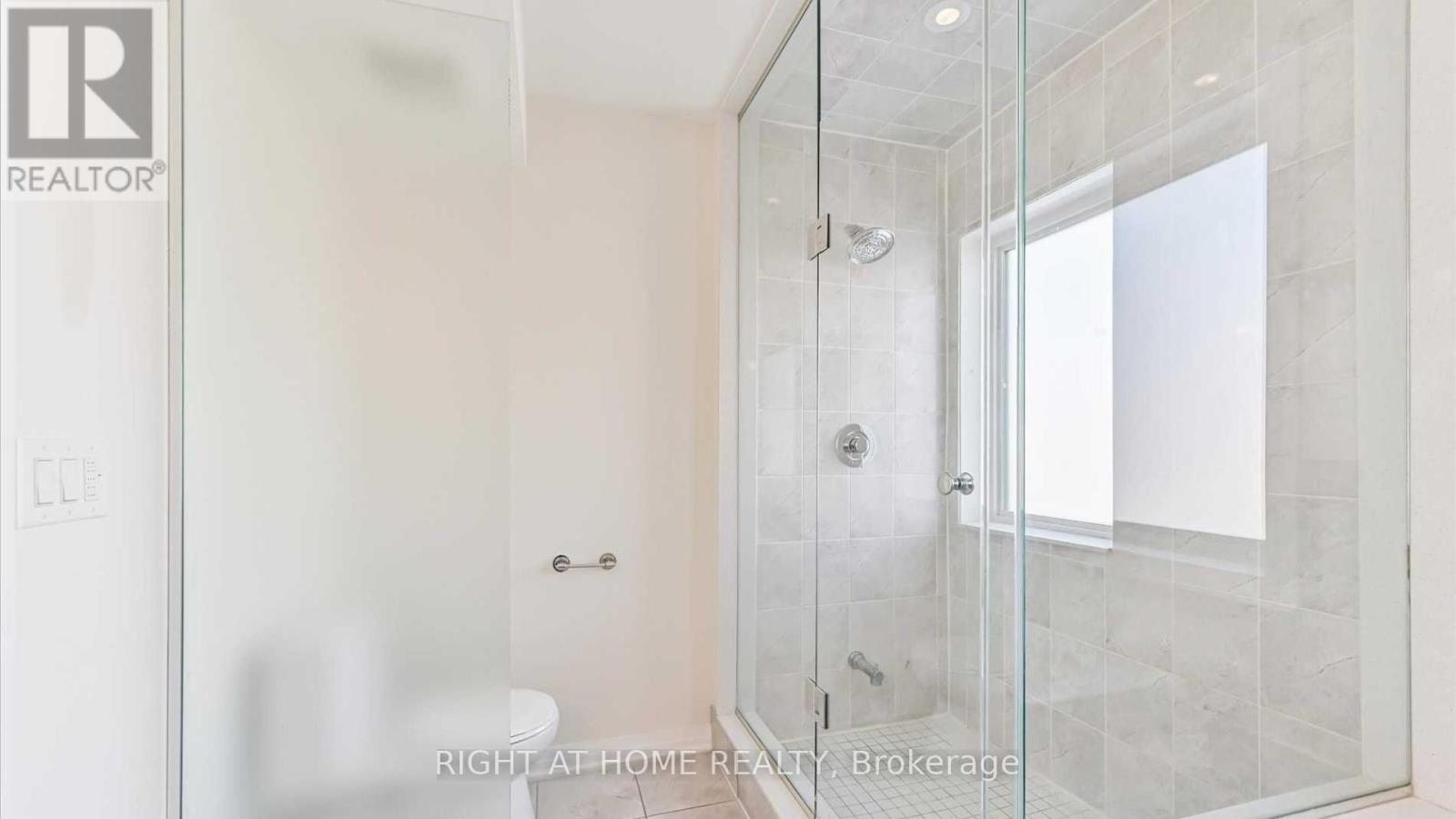 19 Thomas Mulholland Drive, Toronto, Ontario  M3K 0B5 - Photo 10 - W12838676