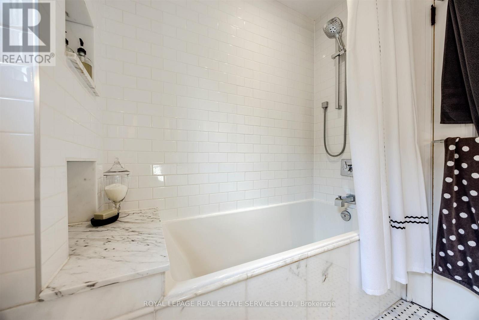 81 Armadale Avenue, Toronto, Ontario  M6S 3W9 - Photo 22 - W12838694