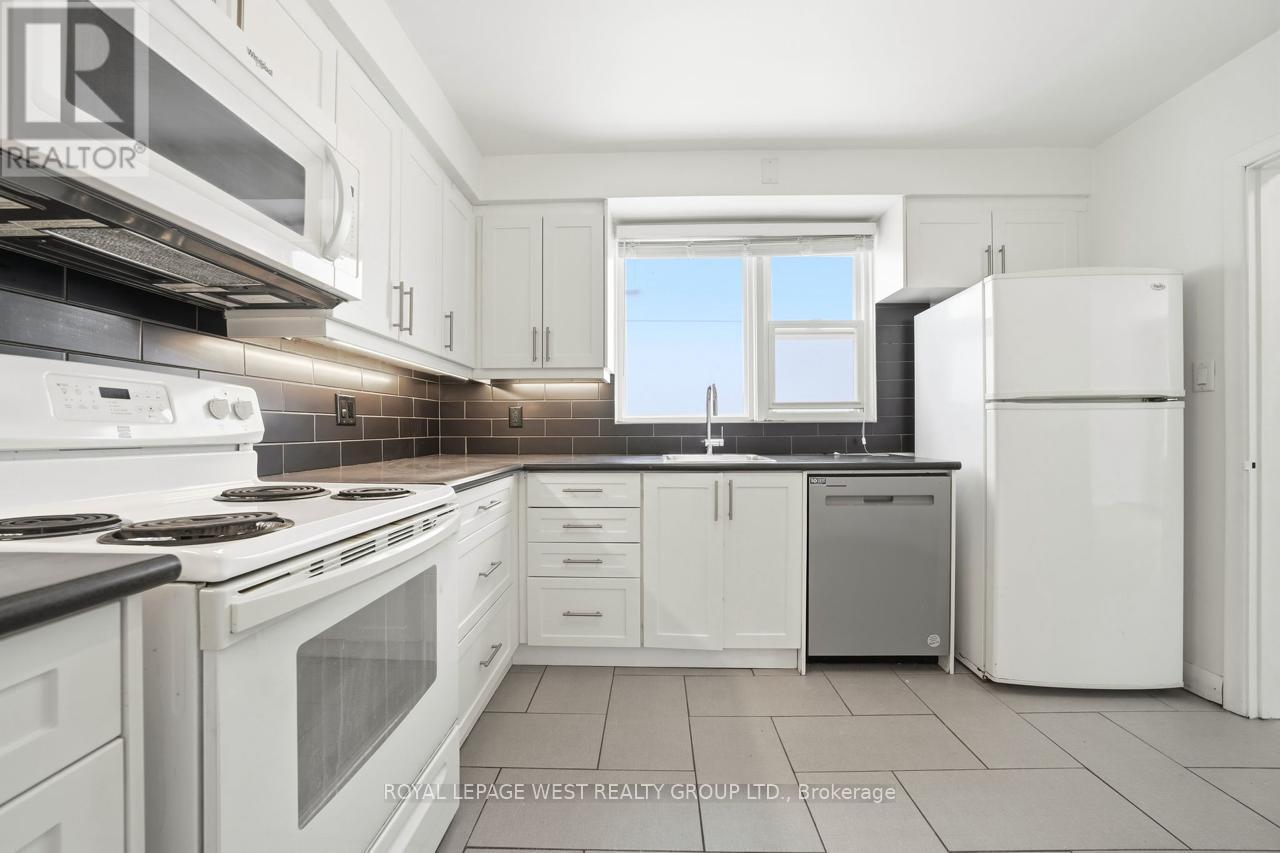 2 - 132 High Park Avenue, Toronto, Ontario  M6P 2S4 - Photo 5 - W12838708