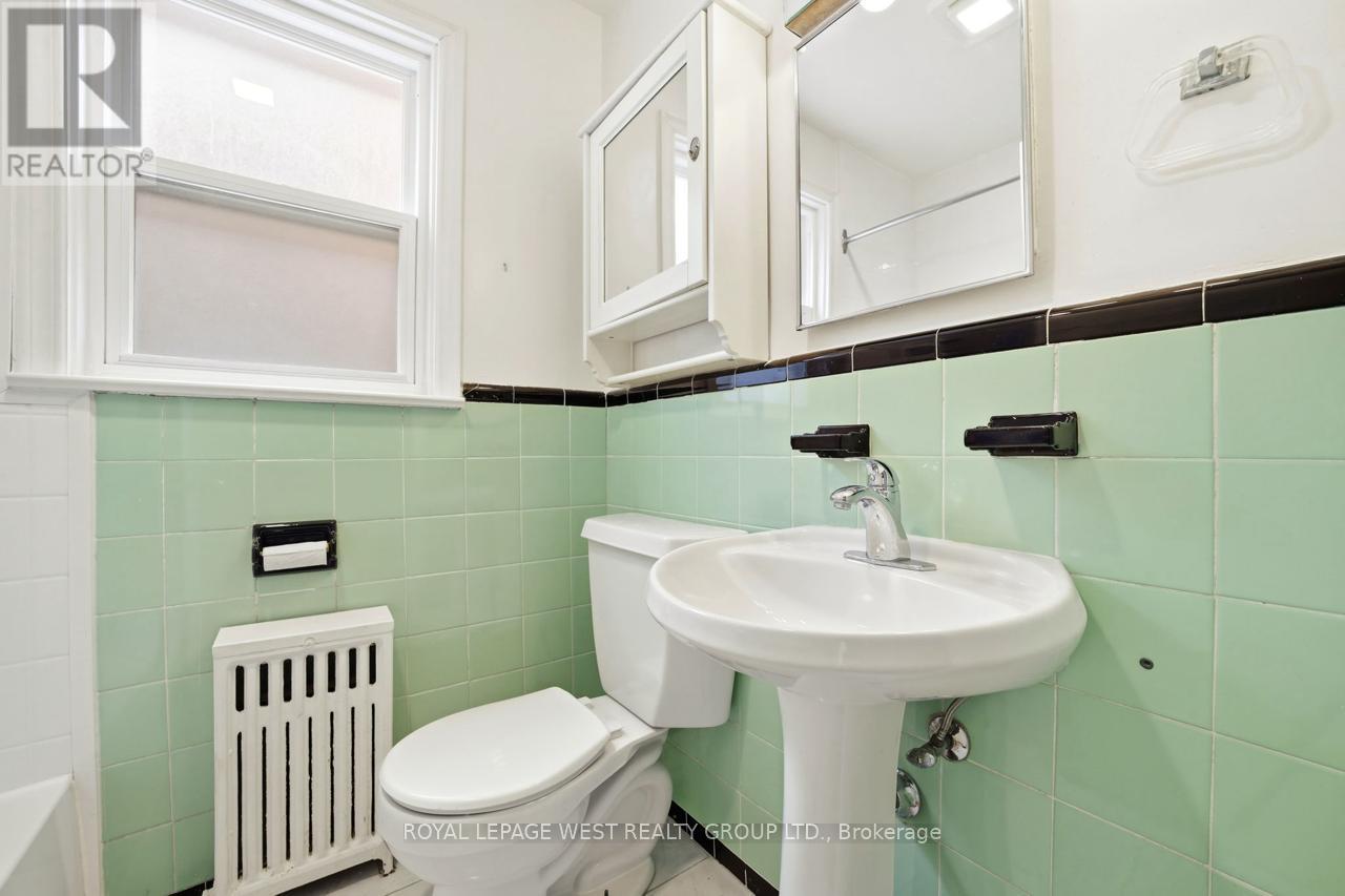 2 - 132 High Park Avenue, Toronto, Ontario  M6P 2S4 - Photo 6 - W12838708