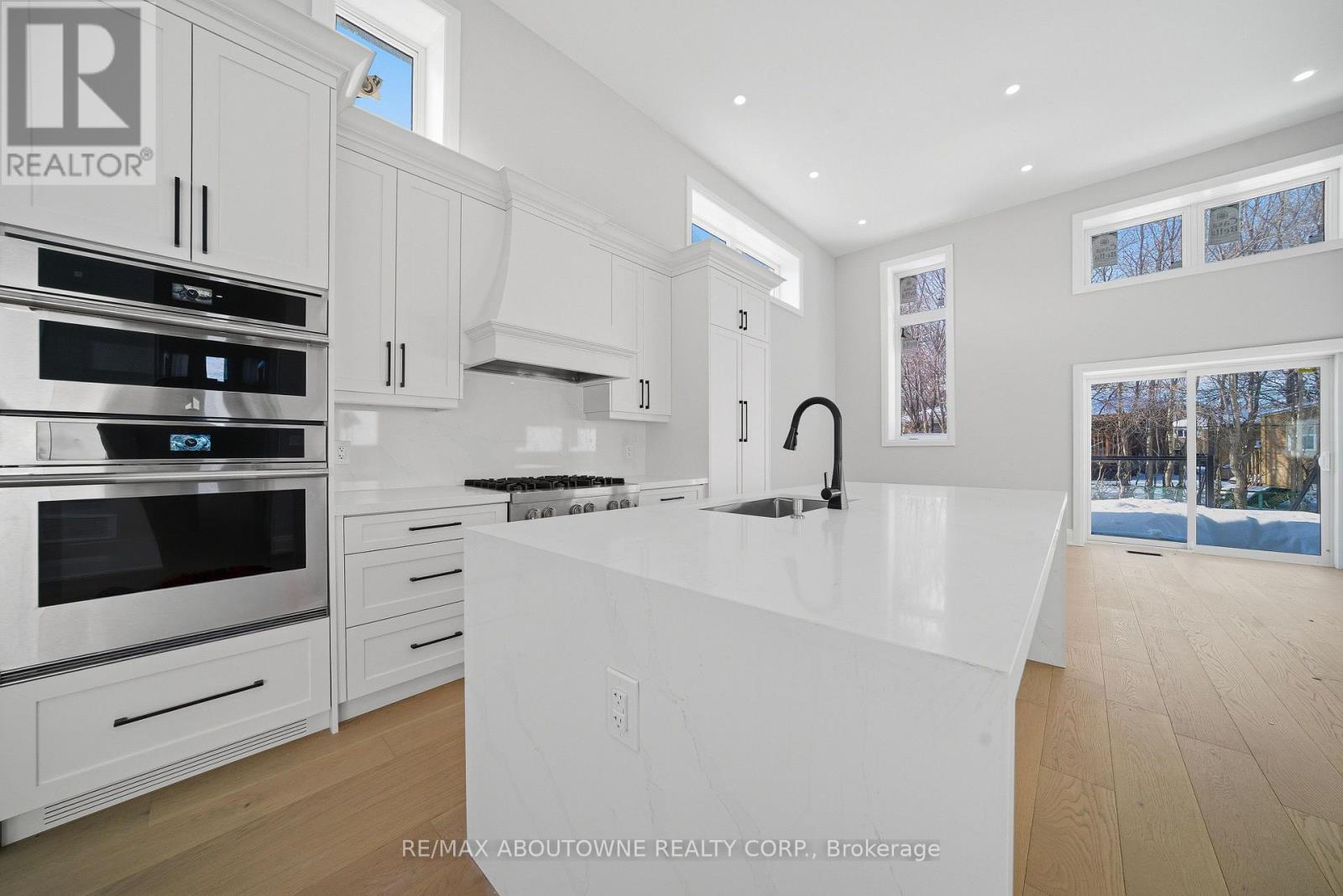 2091 Bridge Road, Oakville, Ontario  L6L 2E8 - Photo 12 - W12838760