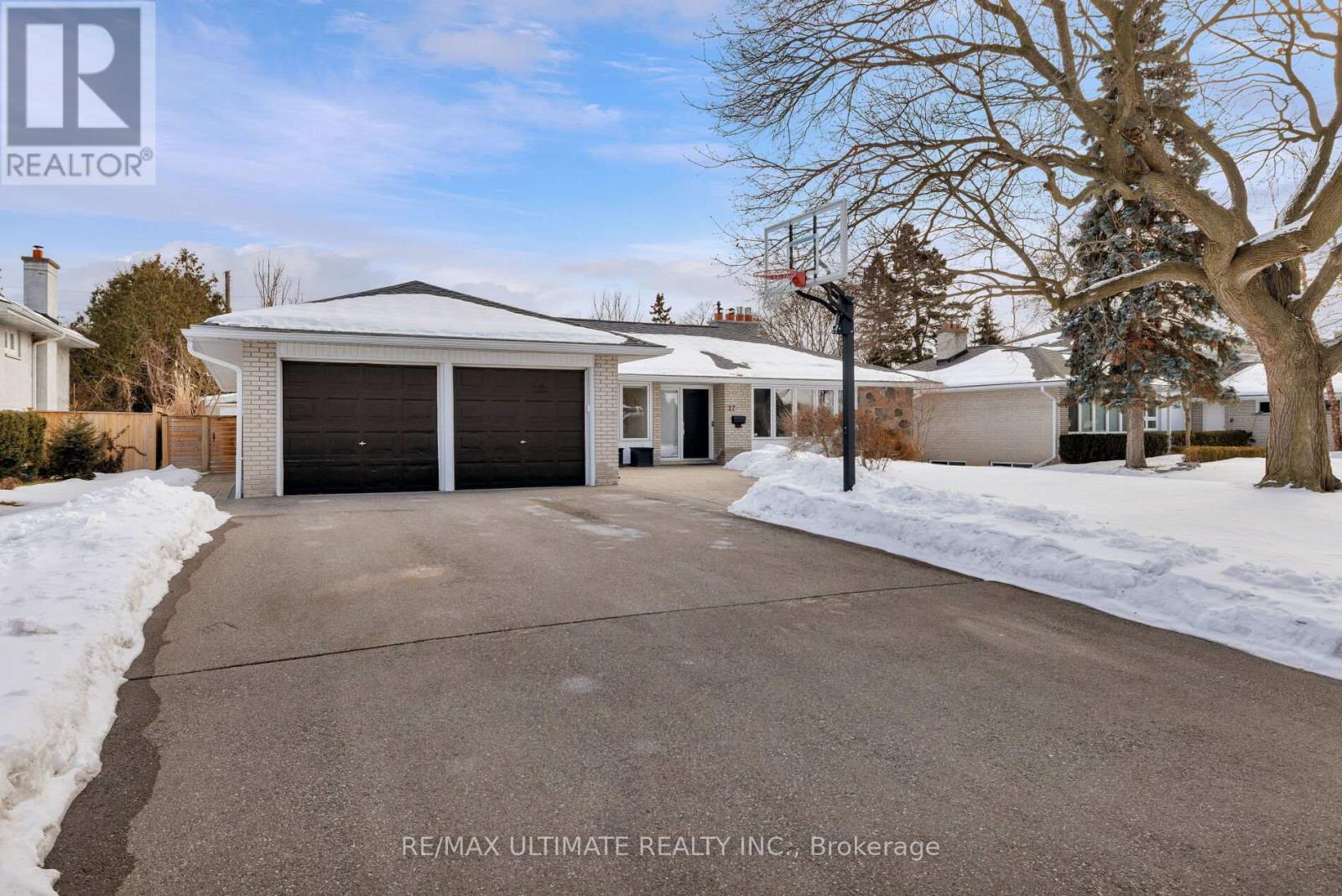 27 RAVENSBOURNE CRESCENT, Toronto, Ontario