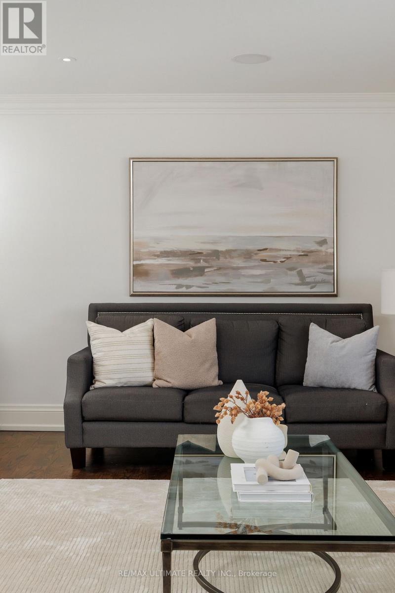 27 Ravensbourne Crescent, Toronto, Ontario  M9A 2A9 - Photo 11 - W12838808