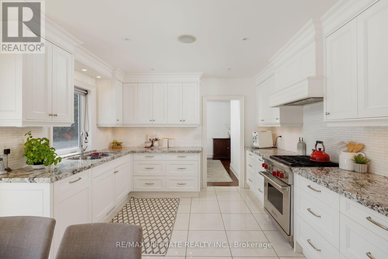 27 Ravensbourne Crescent, Toronto, Ontario  M9A 2A9 - Photo 19 - W12838808