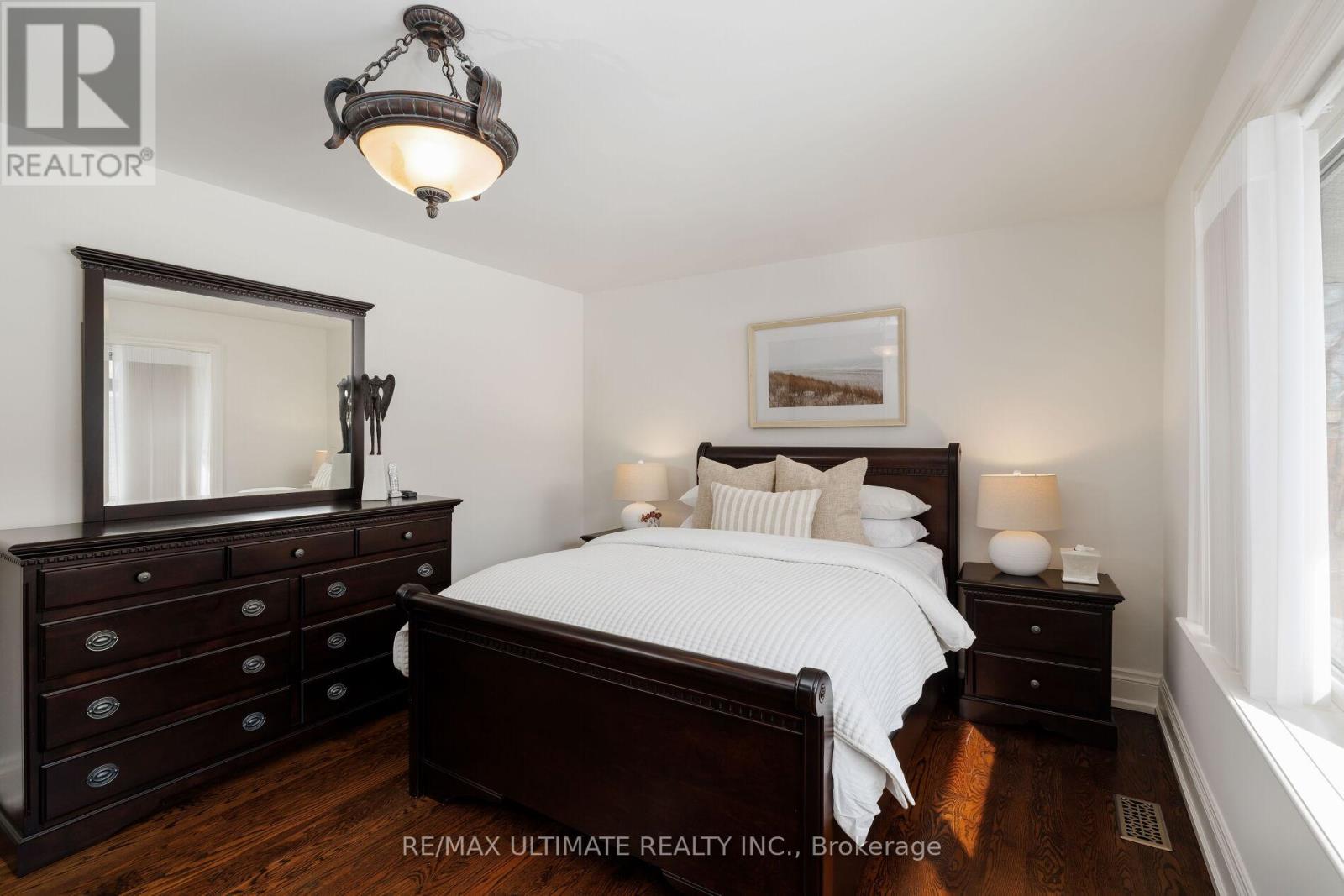 27 Ravensbourne Crescent, Toronto, Ontario  M9A 2A9 - Photo 23 - W12838808