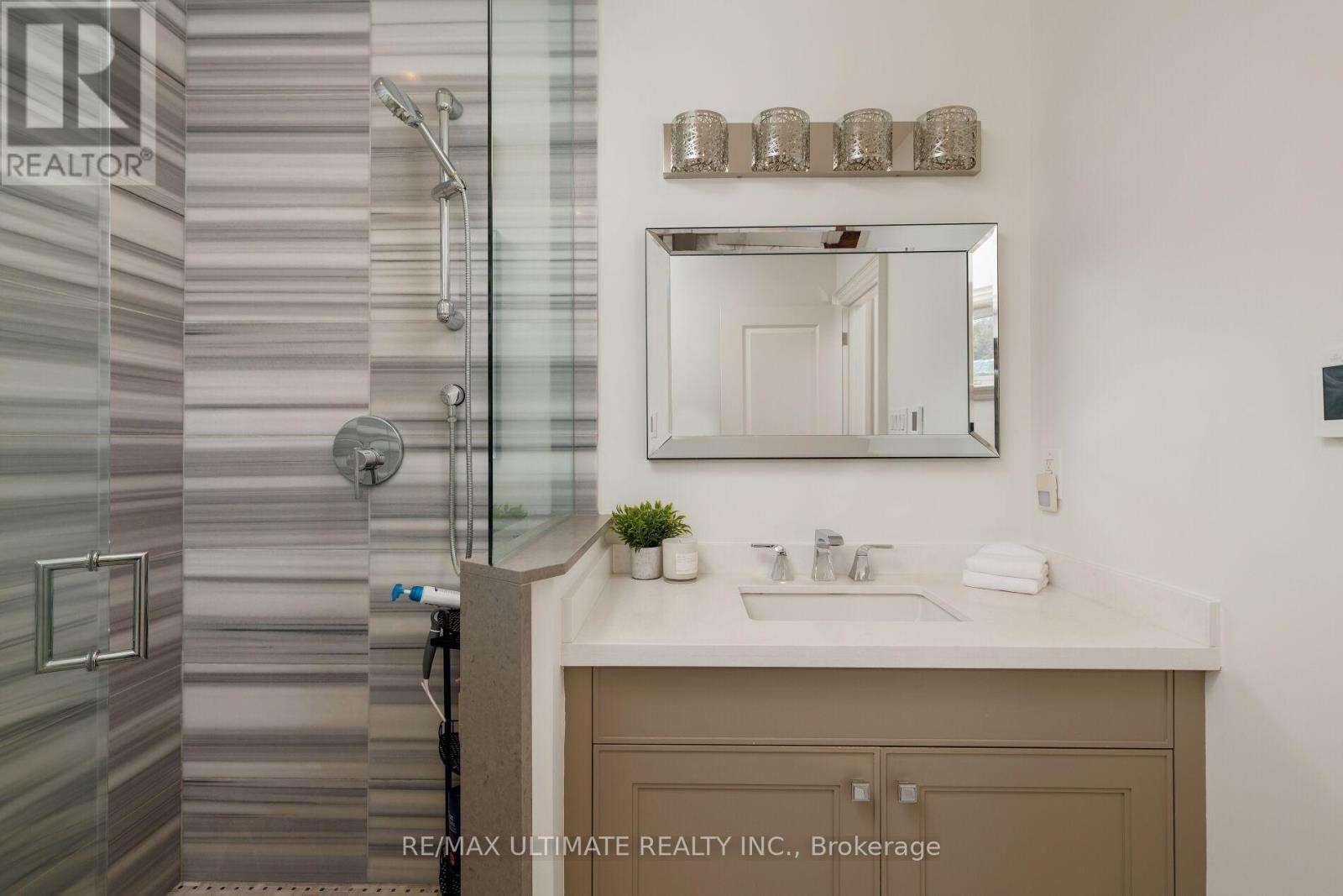 27 Ravensbourne Crescent, Toronto, Ontario  M9A 2A9 - Photo 25 - W12838808