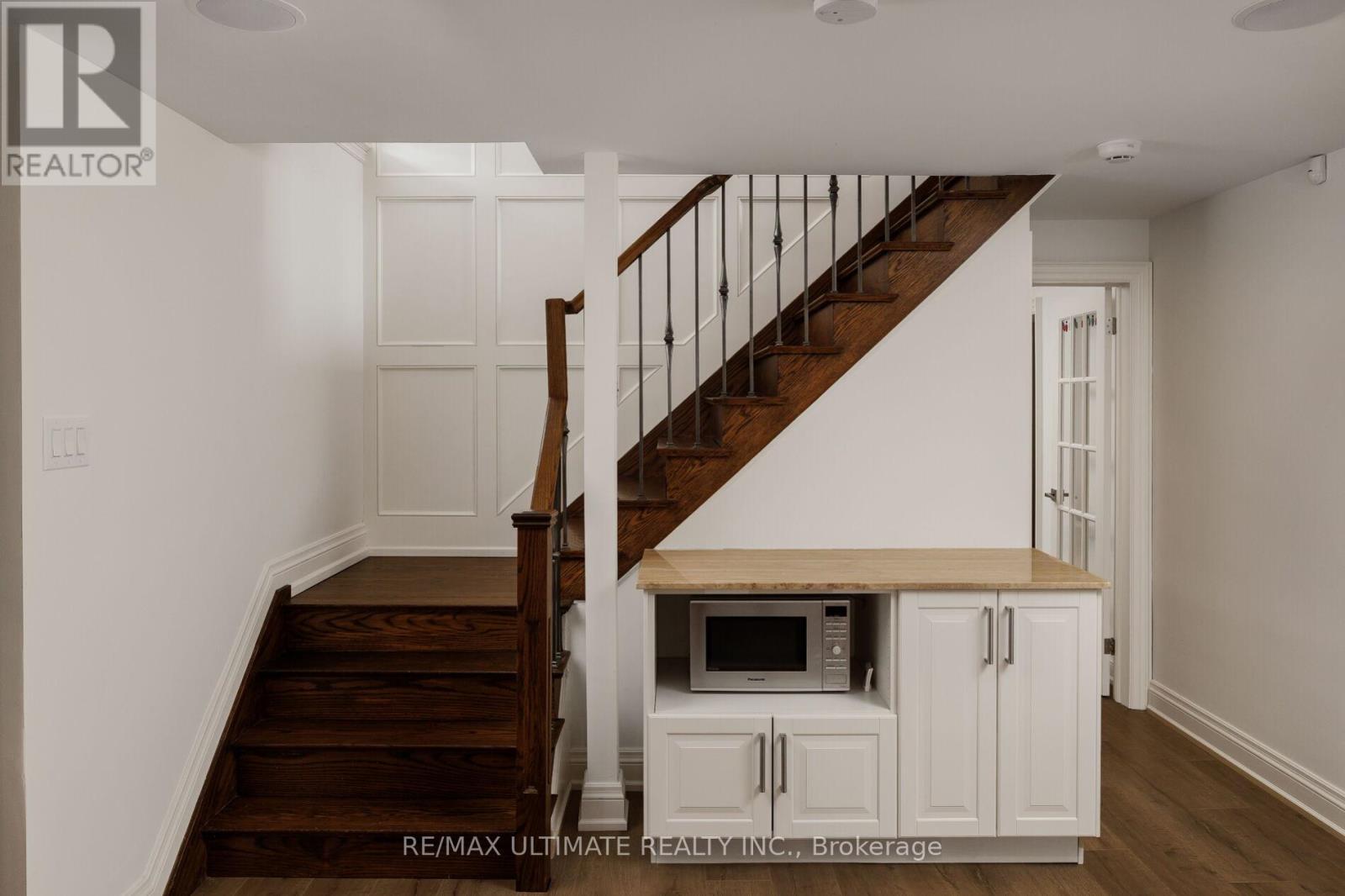 27 Ravensbourne Crescent, Toronto, Ontario  M9A 2A9 - Photo 34 - W12838808