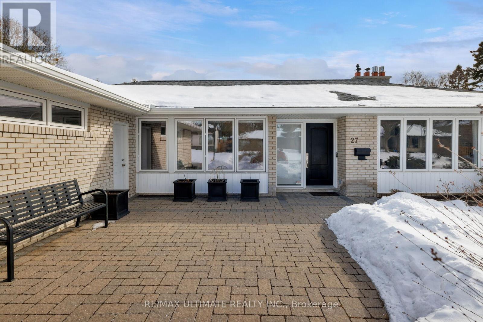 27 Ravensbourne Crescent, Toronto, Ontario  M9A 2A9 - Photo 4 - W12838808