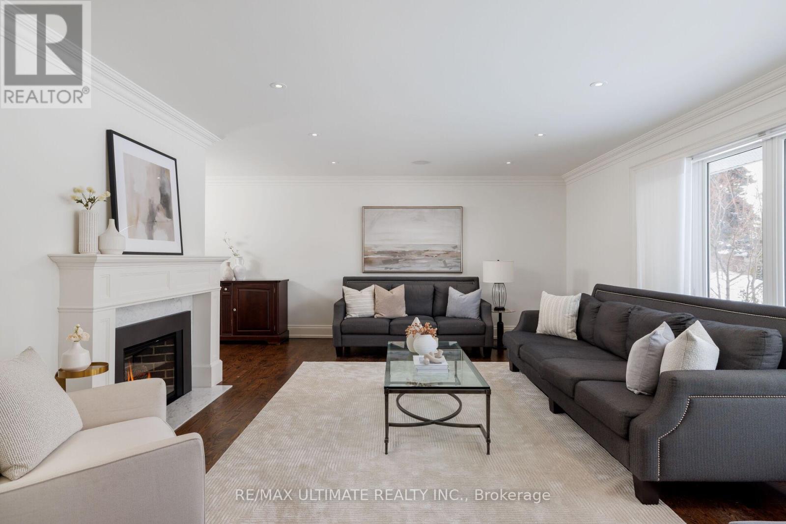 27 Ravensbourne Crescent, Toronto, Ontario  M9A 2A9 - Photo 7 - W12838808