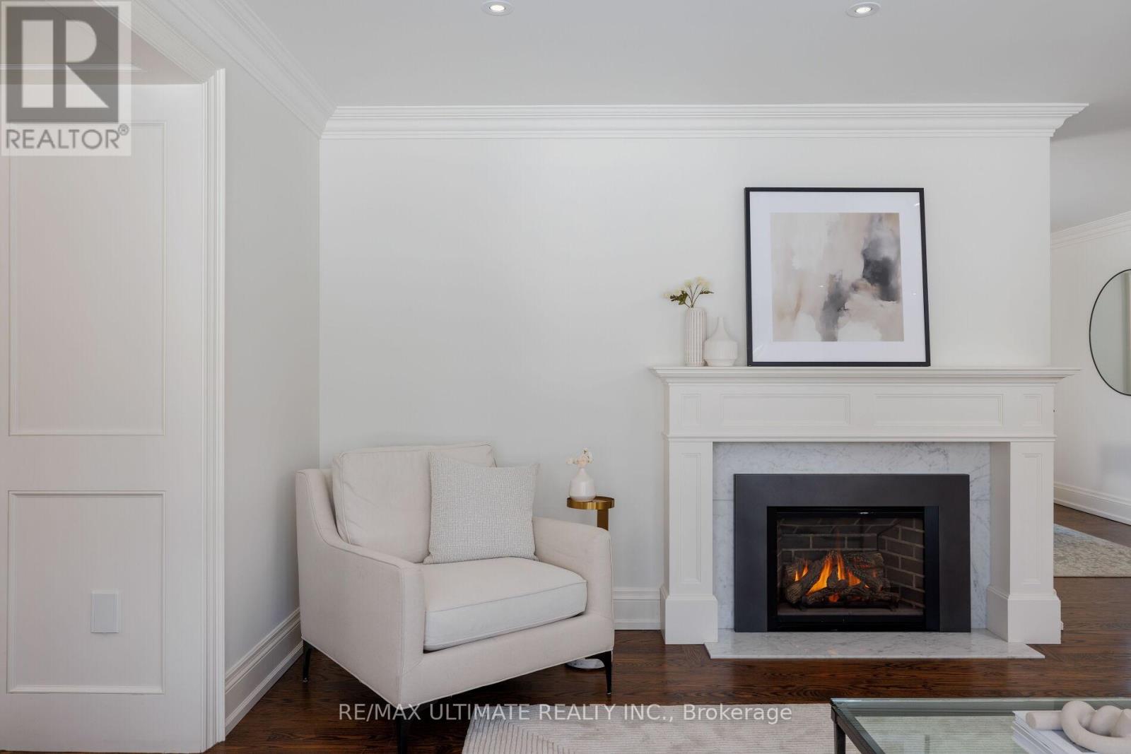 27 Ravensbourne Crescent, Toronto, Ontario  M9A 2A9 - Photo 8 - W12838808