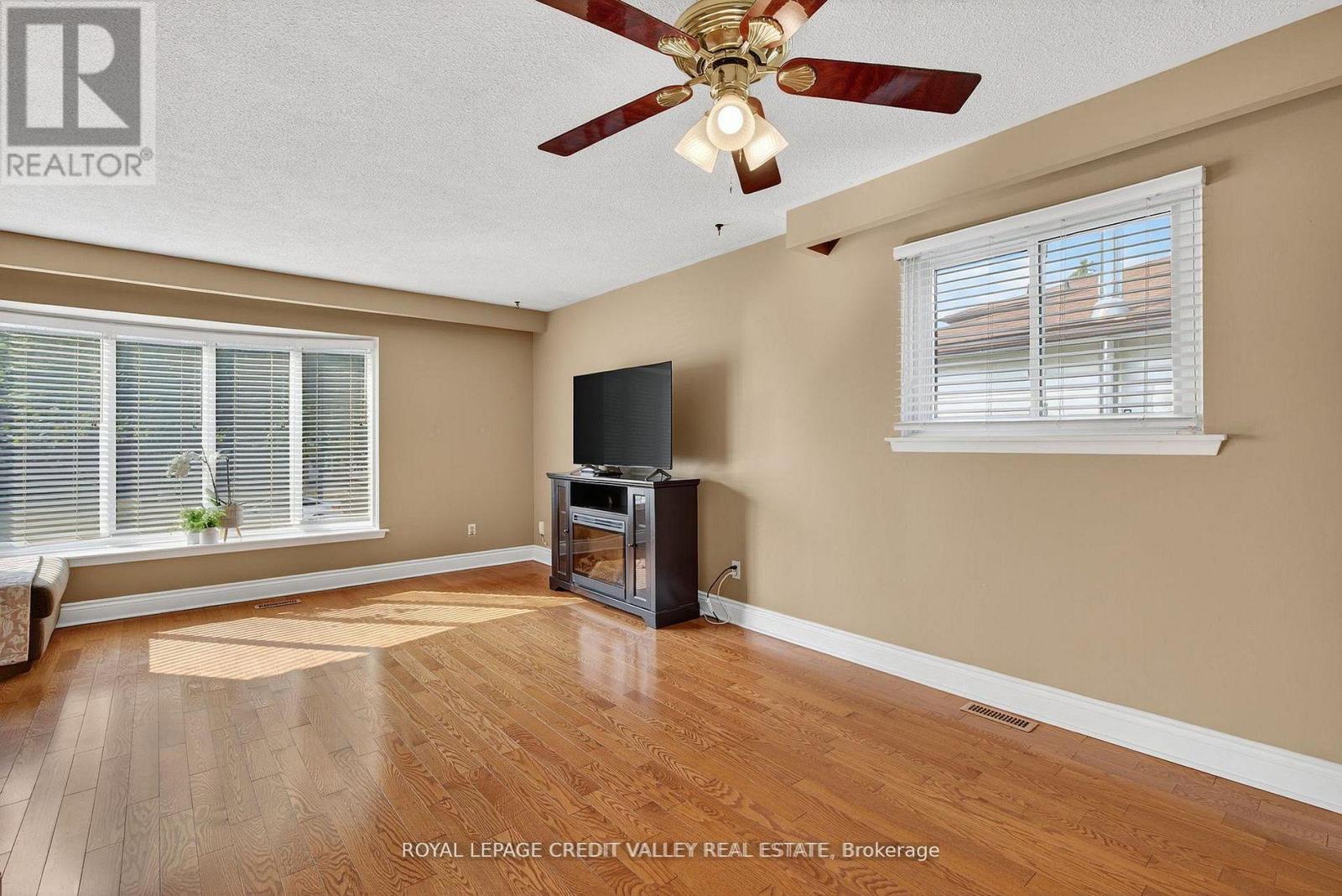 60 Gondola Crescent, Brampton, Ontario  L6S 1W6 - Photo 13 - W12838818