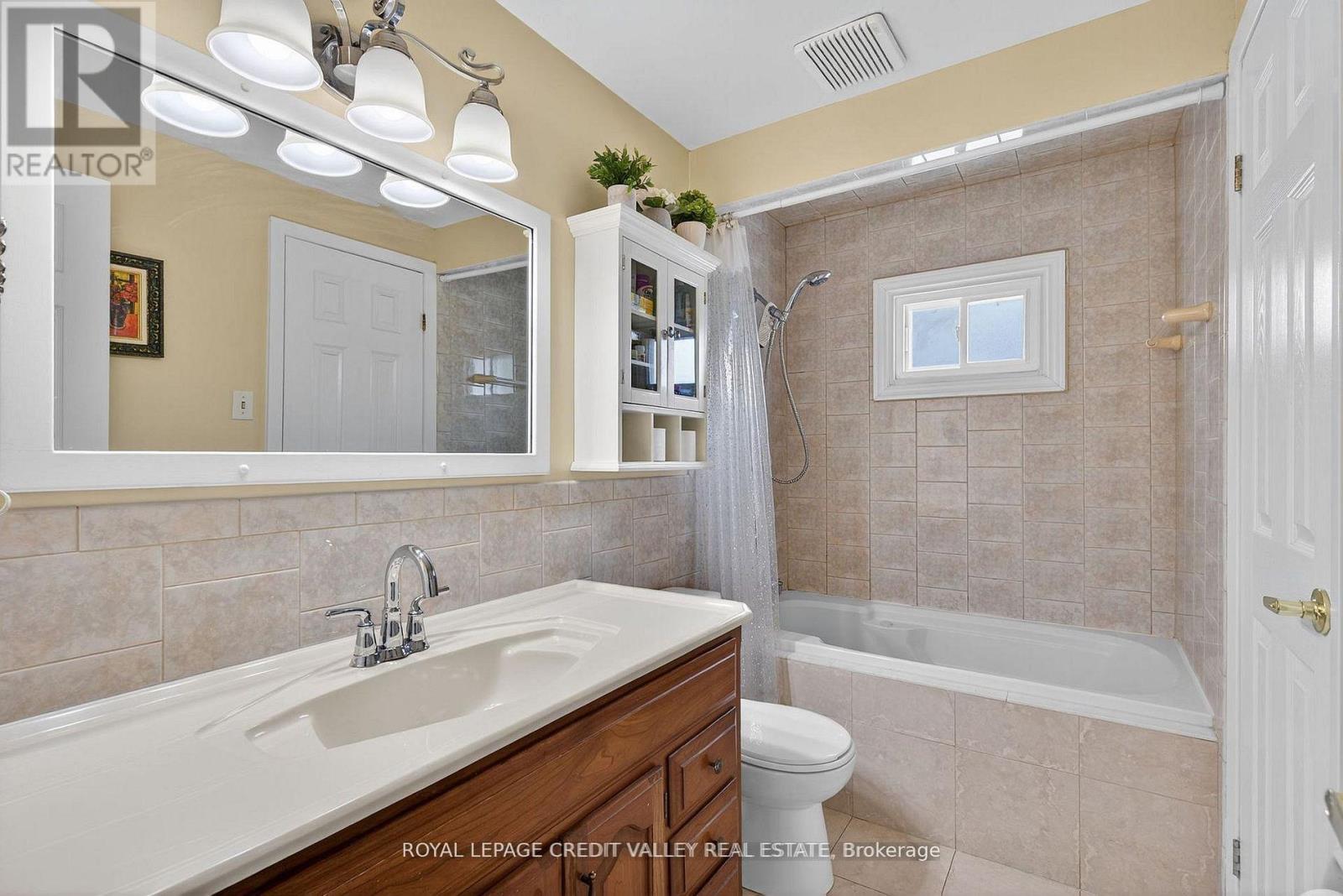 60 Gondola Crescent, Brampton, Ontario  L6S 1W6 - Photo 27 - W12838818