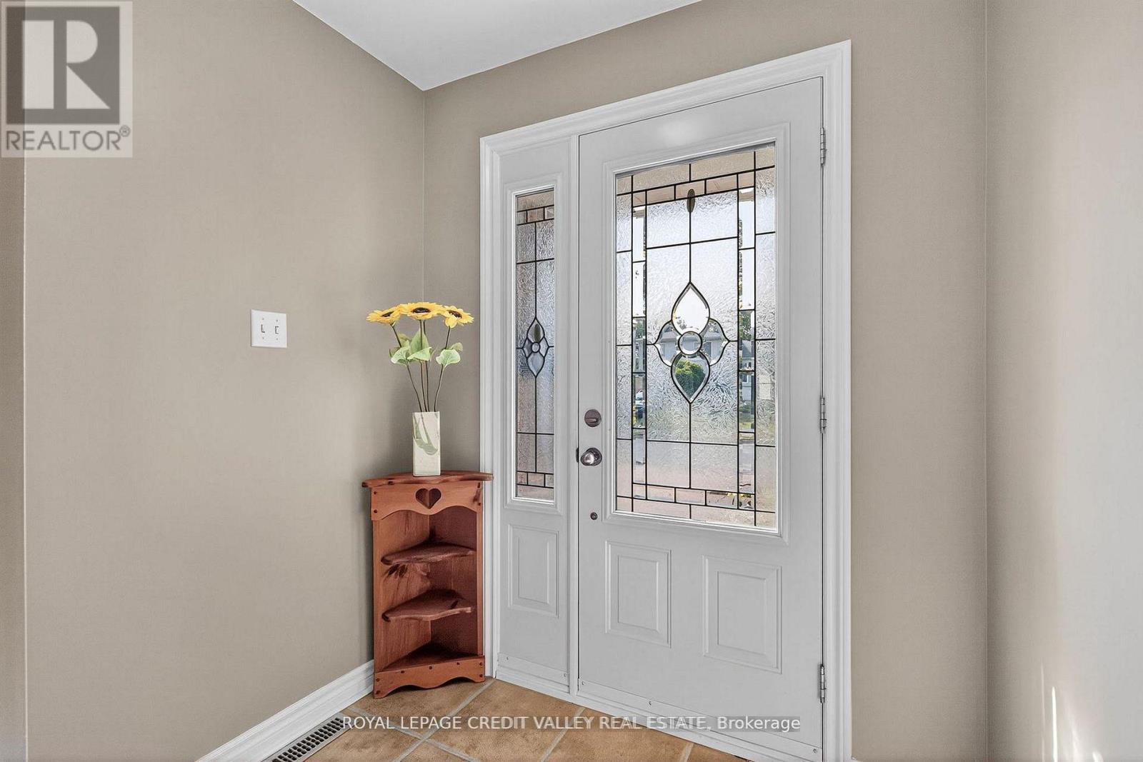 60 Gondola Crescent, Brampton, Ontario  L6S 1W6 - Photo 3 - W12838818