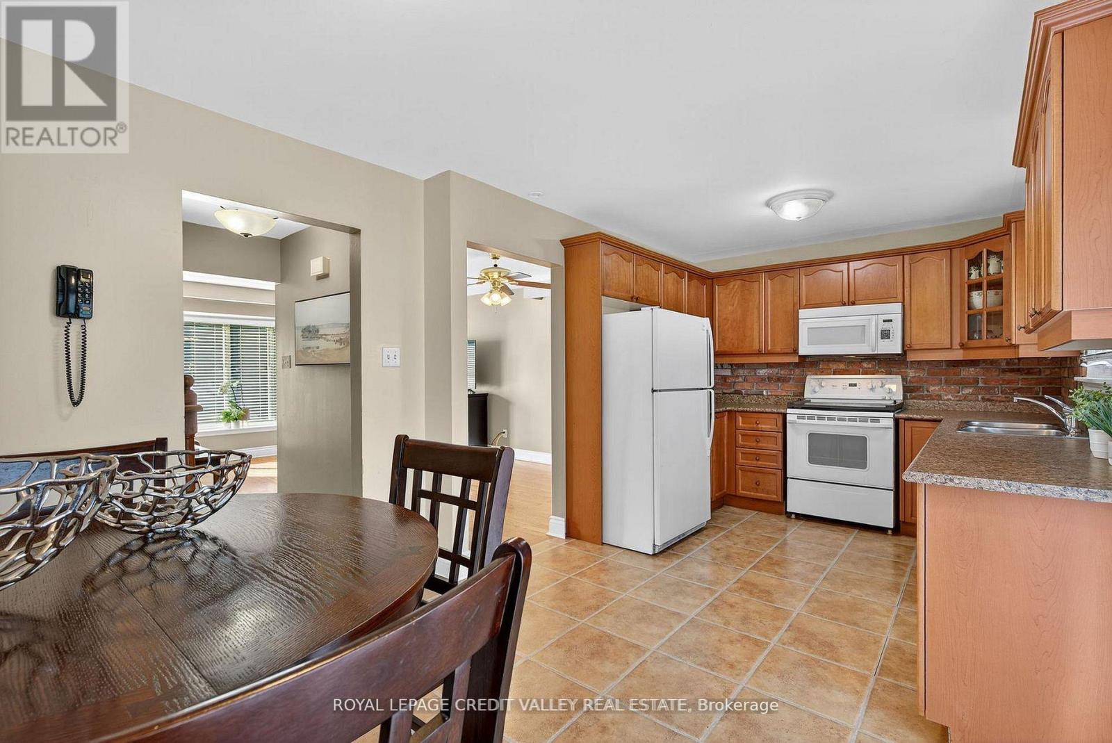 60 Gondola Crescent, Brampton, Ontario  L6S 1W6 - Photo 7 - W12838818