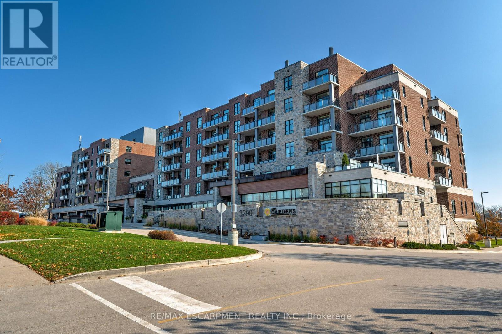 106 - 3290 New Street, Burlington, Ontario  L7N 1M8 - Photo 2 - W12838824