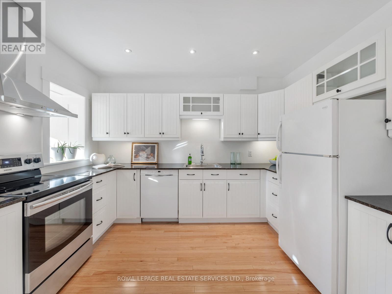 574 St Clarens Avenue, Toronto, Ontario  M6H 3W7 - Photo 11 - W12838844