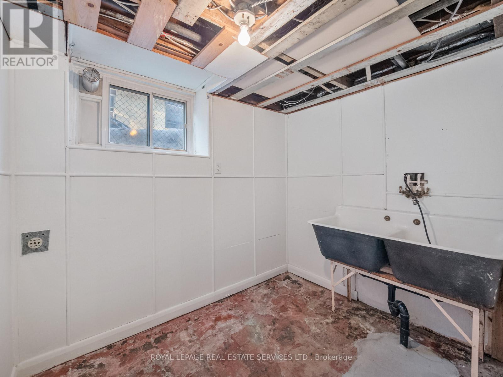 574 St Clarens Avenue, Toronto, Ontario  M6H 3W7 - Photo 35 - W12838844