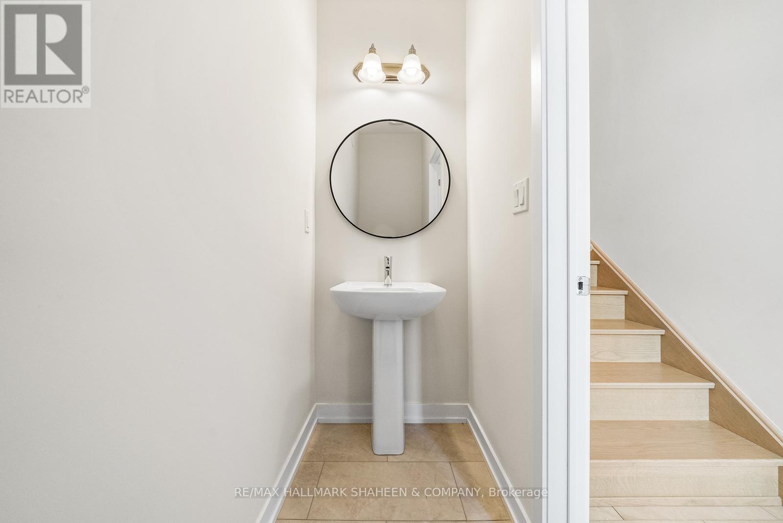 1354 Kaniv Street, Oakville, Ontario  L6M 5R3 - Photo 3 - W12838870