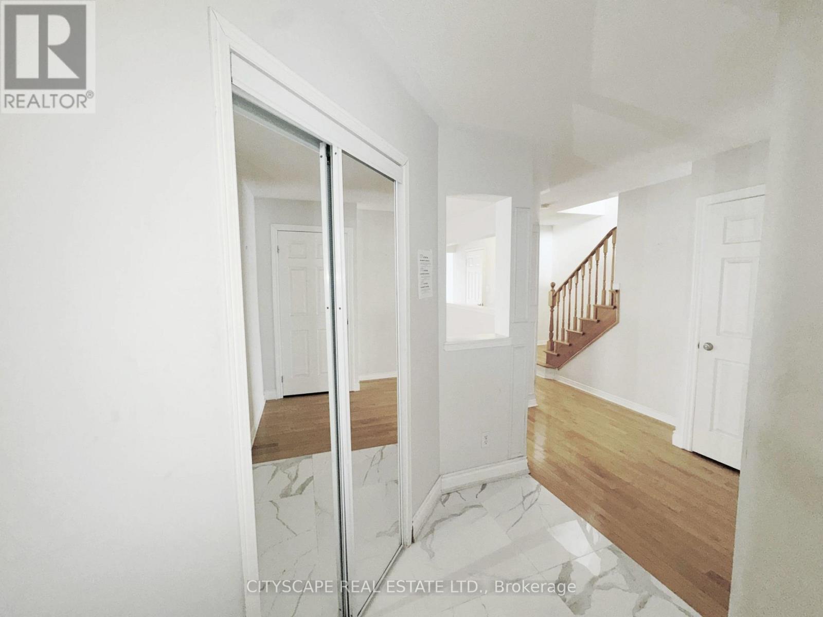 3970 Arbourview Terrace, Mississauga, Ontario  L5M 7B8 - Photo 4 - W12838902