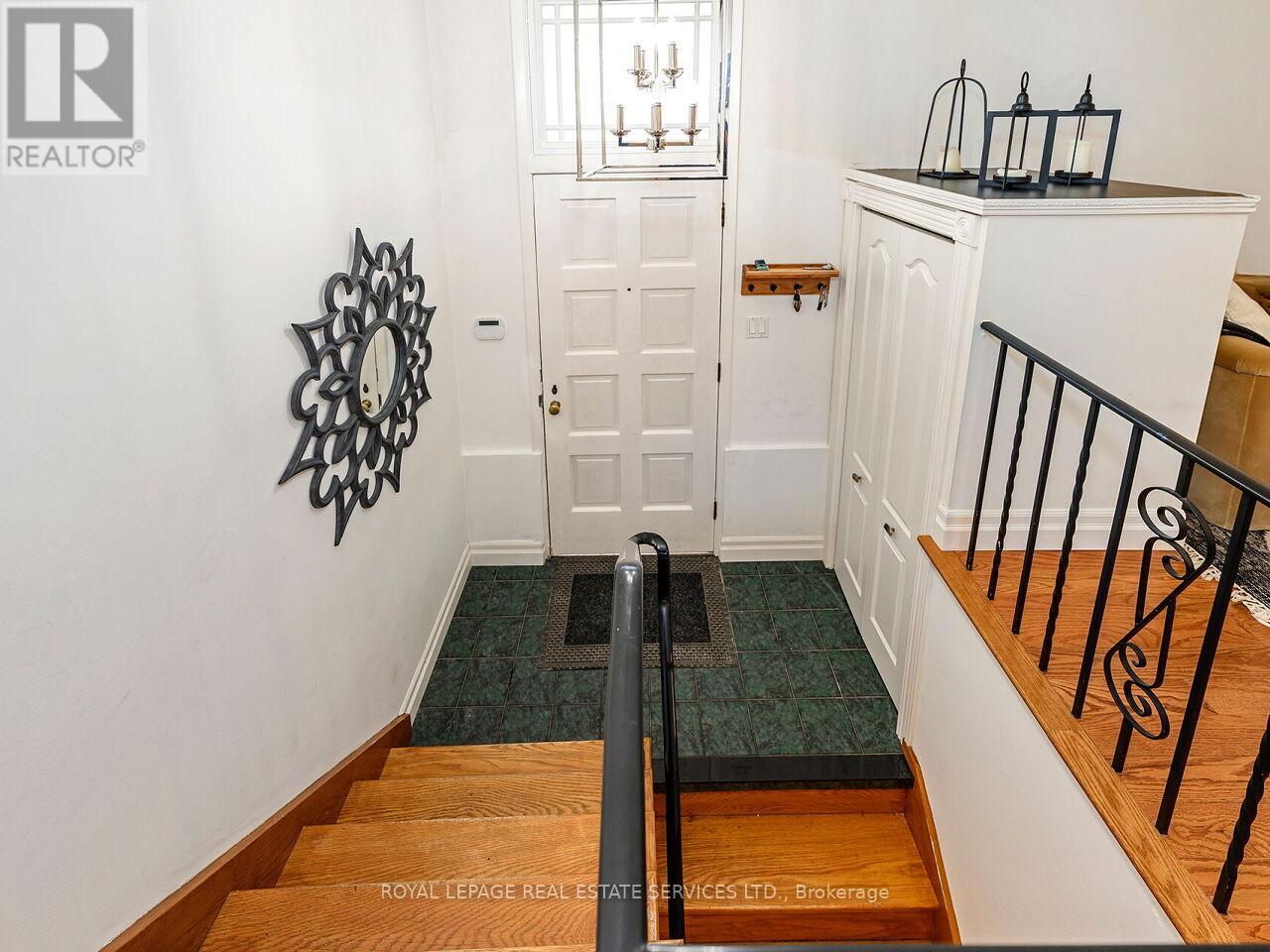 1602 Carletta Drive, Mississauga, Ontario  L4X 1E5 - Photo 6 - W12838956