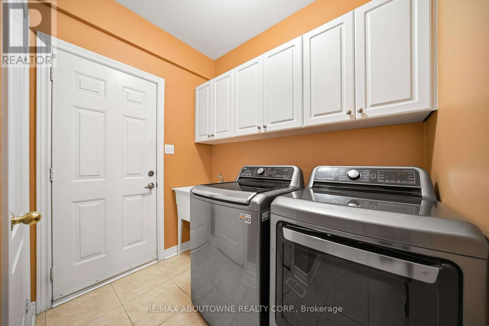 2070 Willhaven Trail, Oakville, Ontario  L6M 5G3 - Photo 9 - W12834724