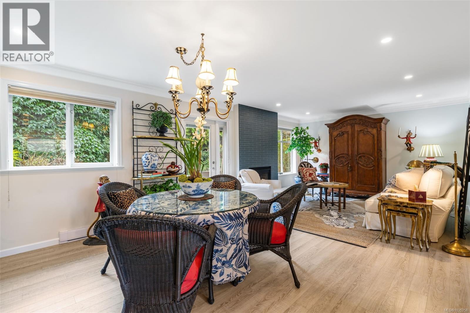 7 2585 Sinclair Rd Ne, Saanich, British Columbia  V8N 1C1 - Photo 6 - 1025258