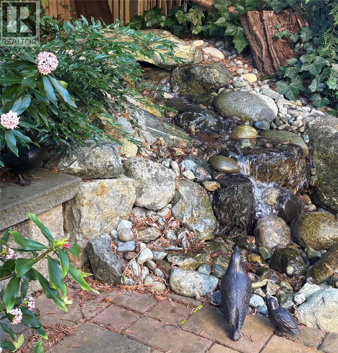 7 2585 Sinclair Rd Ne, Saanich, British Columbia  V8N 1C1 - Photo 16 - 1025258