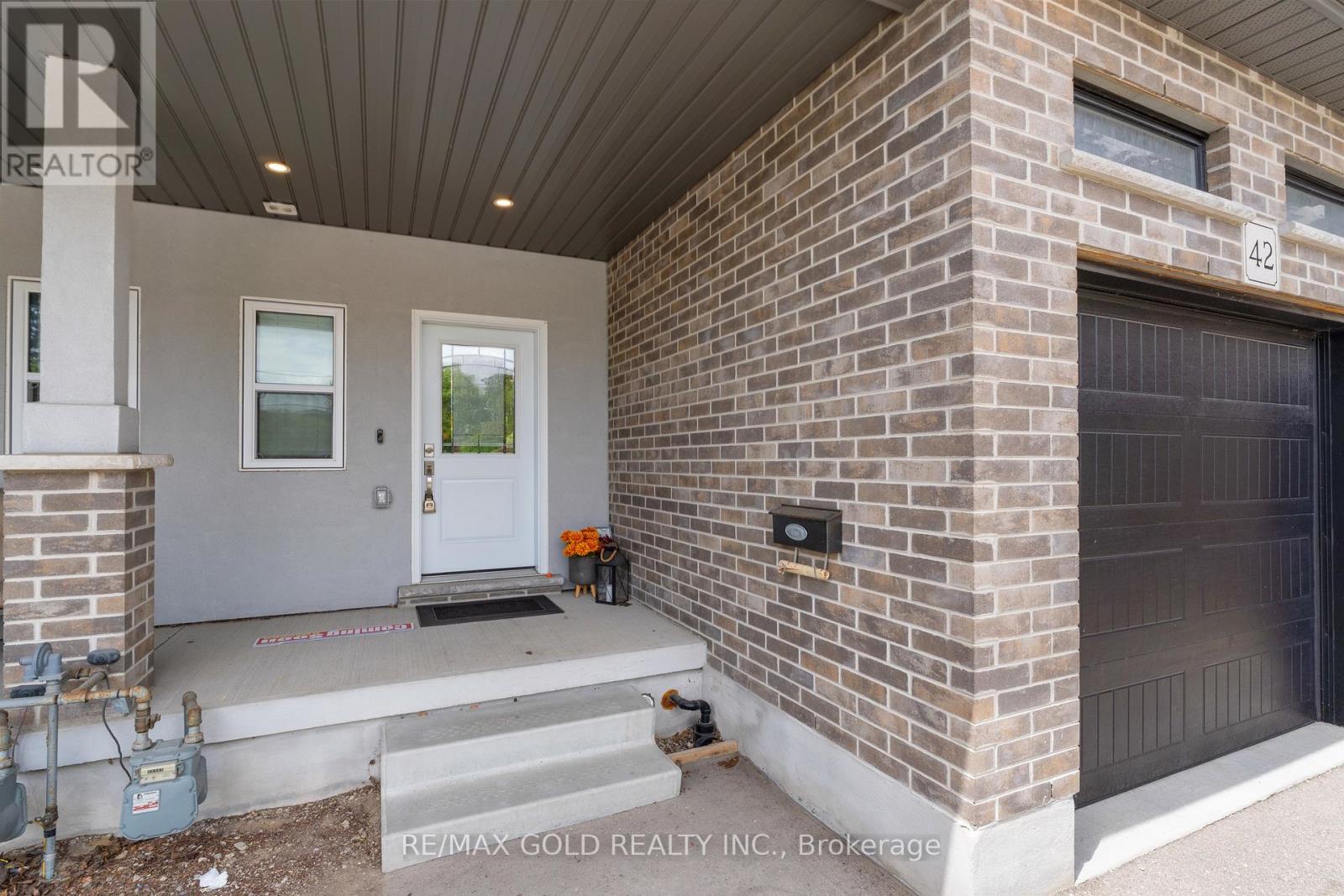 42 Fifth Avenue, Kitchener, Ontario  N2C 1P4 - Photo 3 - X12838538