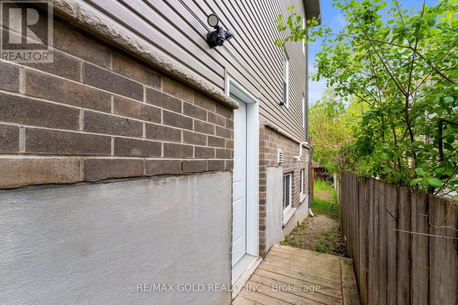 42 Fifth Avenue, Kitchener, Ontario  N2C 1P4 - Photo 43 - X12838538