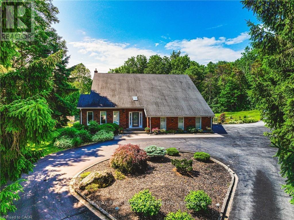 6 IRIS COURT, Hamilton, Ontario