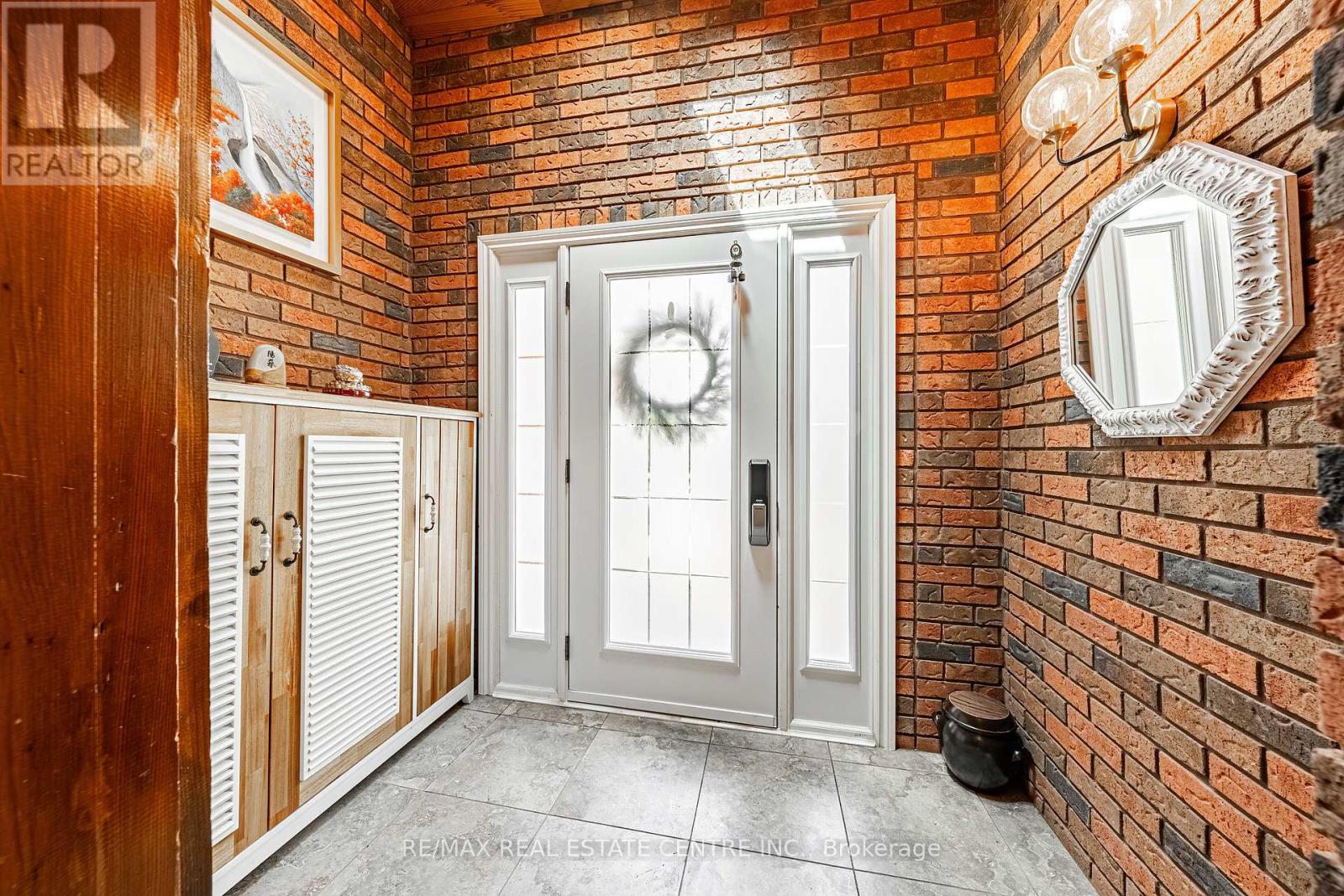 6 Iris Court, Hamilton, Ontario  L0R 1H3 - Photo 10 - X12838634