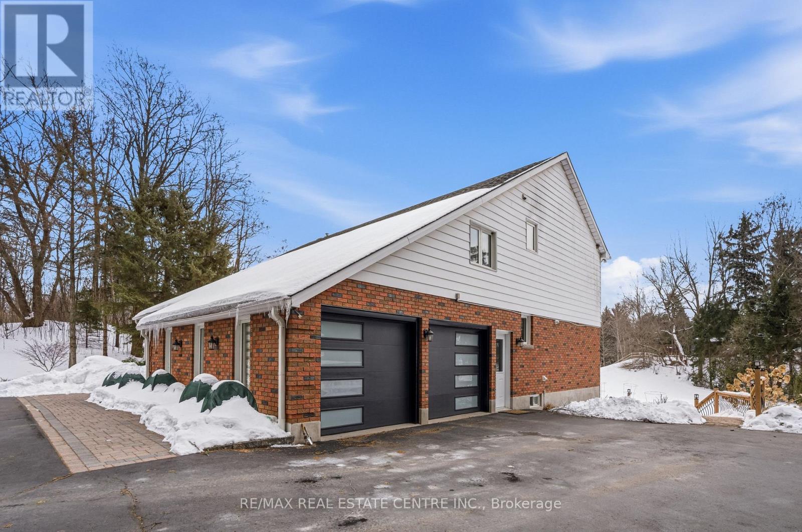 6 Iris Court, Hamilton, Ontario  L0R 1H3 - Photo 8 - X12838634