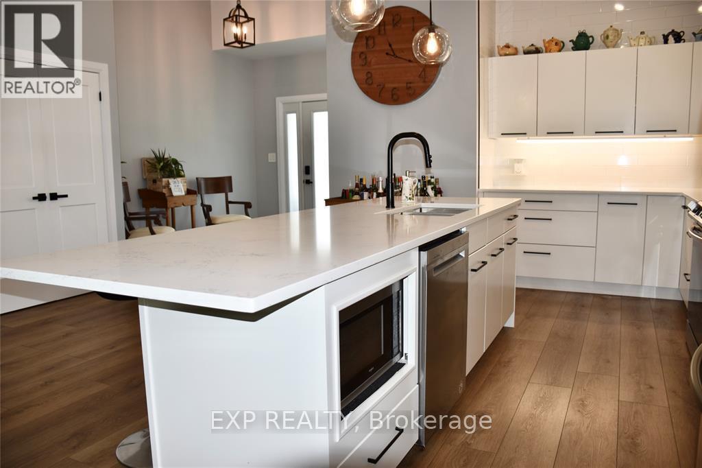 207 Essex Street, Sarnia, Ontario  N7T 0C2 - Photo 7 - X12838742