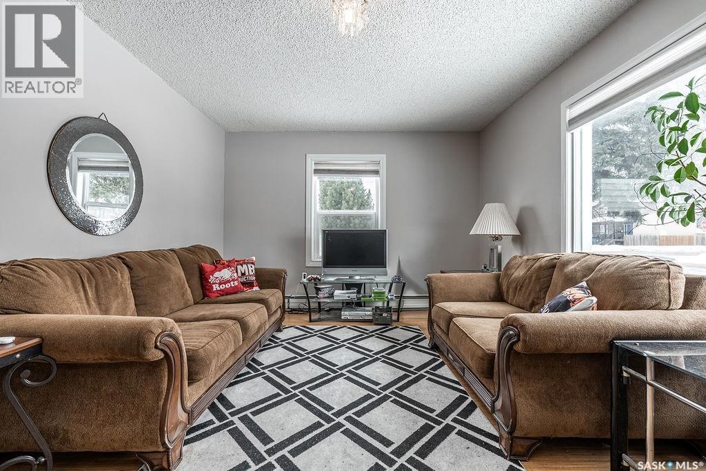 133 111th Street W, Saskatoon, Saskatchewan  S7J 3L8 - Photo 3 - SK029586