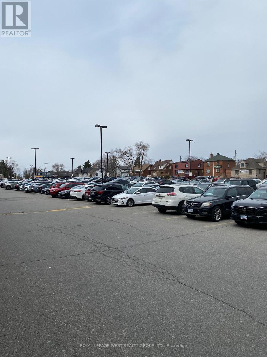 200 - 5230 Dundas Street W, Toronto, Ontario  M9B 1A8 - Photo 4 - W12069294