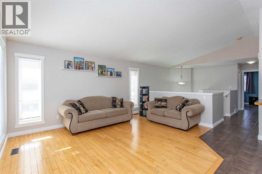 121 Jordan Parkway, Red Deer, Alberta  T4P 4G3 - Photo 3 - A2289282