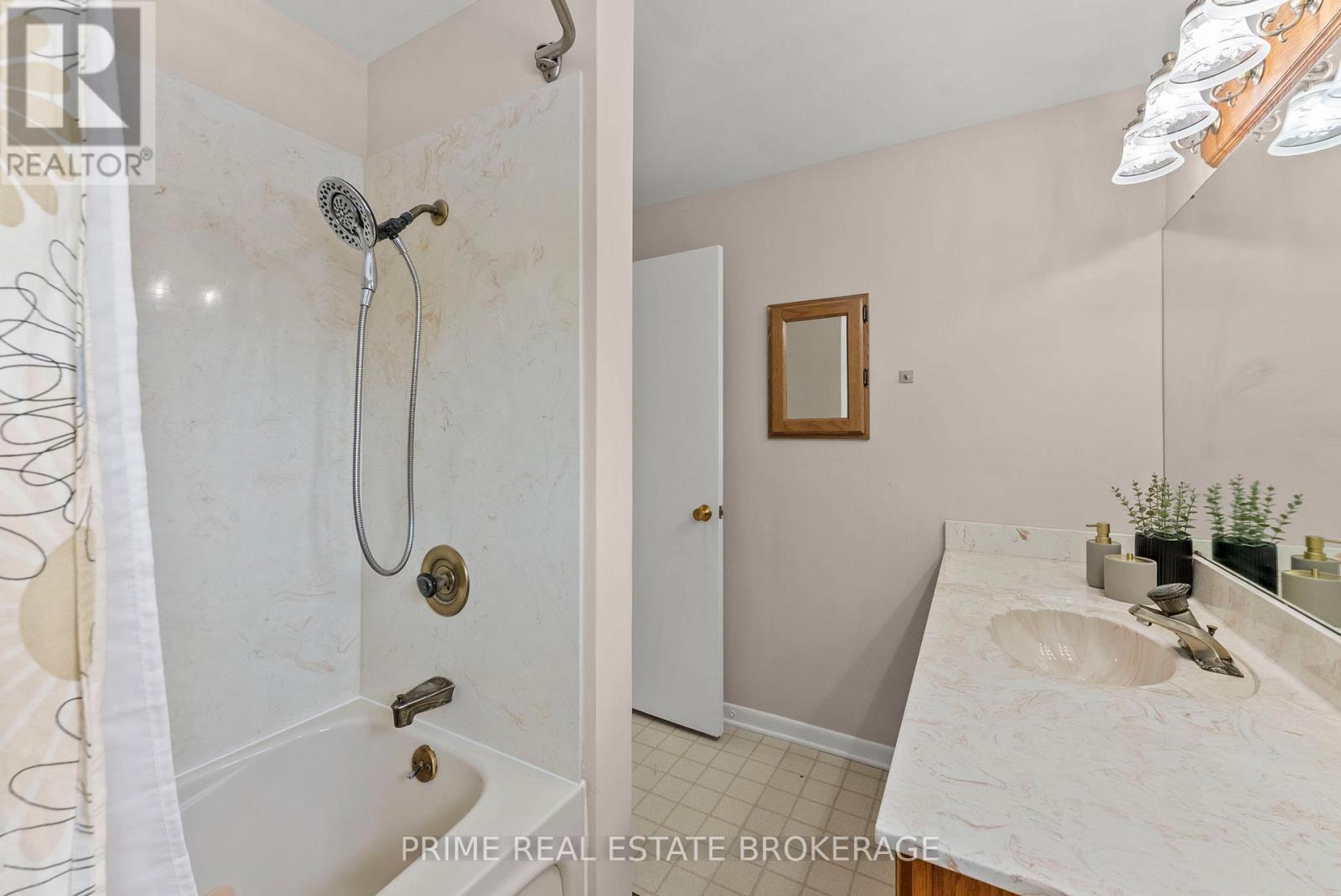 696 Algoma Place, London North, Ontario  N5X 1W6 - Photo 15 - X12839126