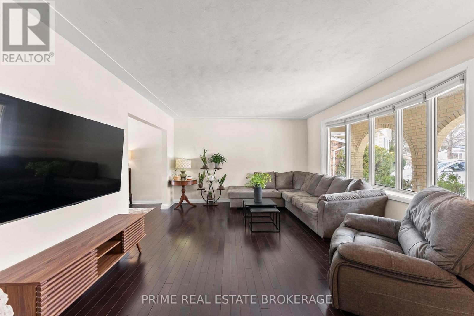 696 Algoma Place, London North, Ontario  N5X 1W6 - Photo 4 - X12839126