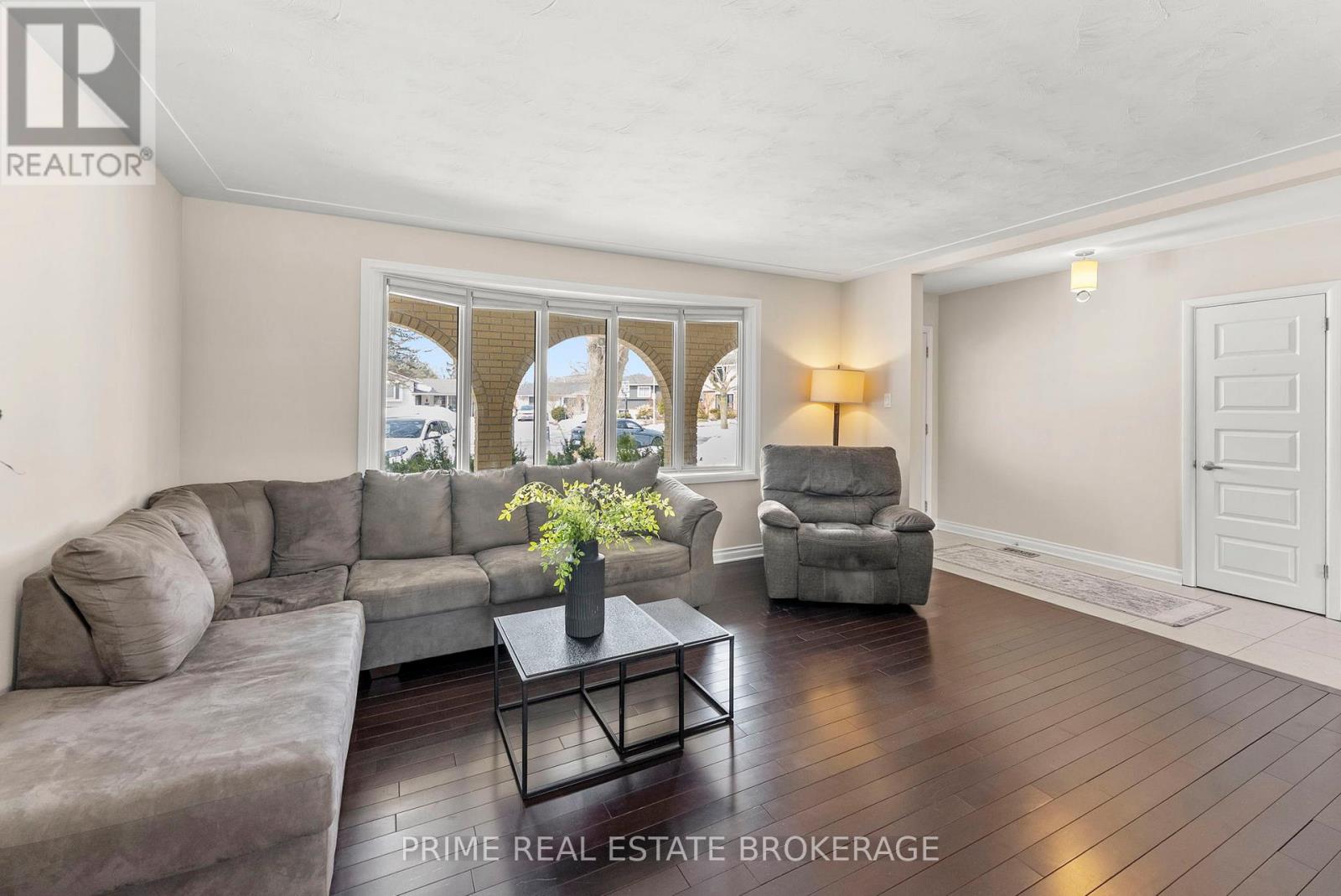 696 Algoma Place, London North, Ontario  N5X 1W6 - Photo 6 - X12839126