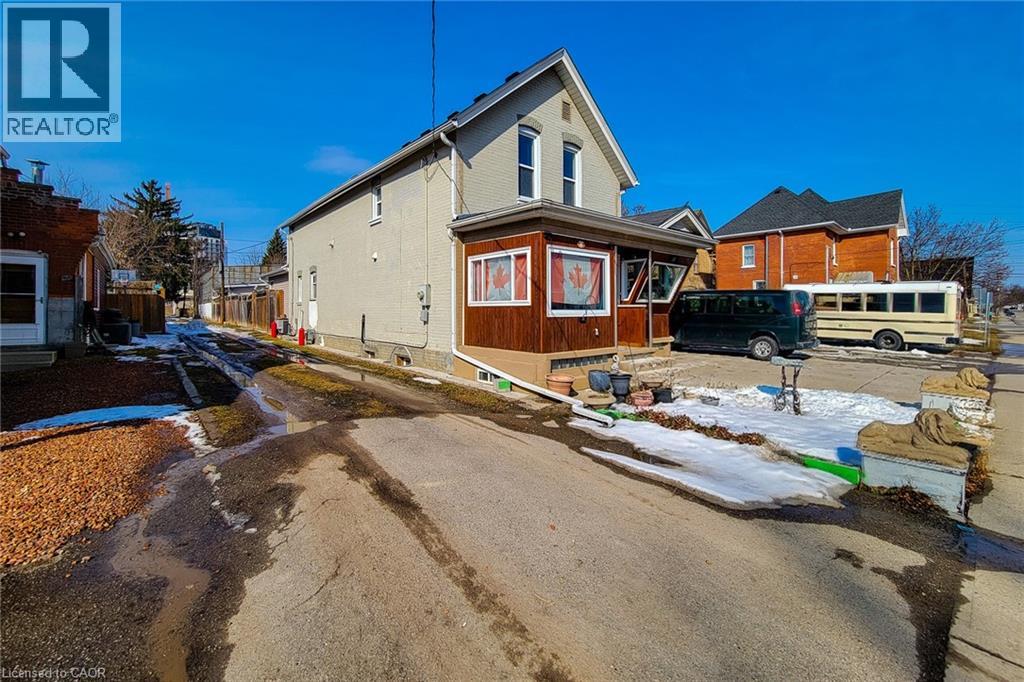 84 Port Street, Brantford, Ontario  N3S 1Y7 - Photo 3 - 40808154