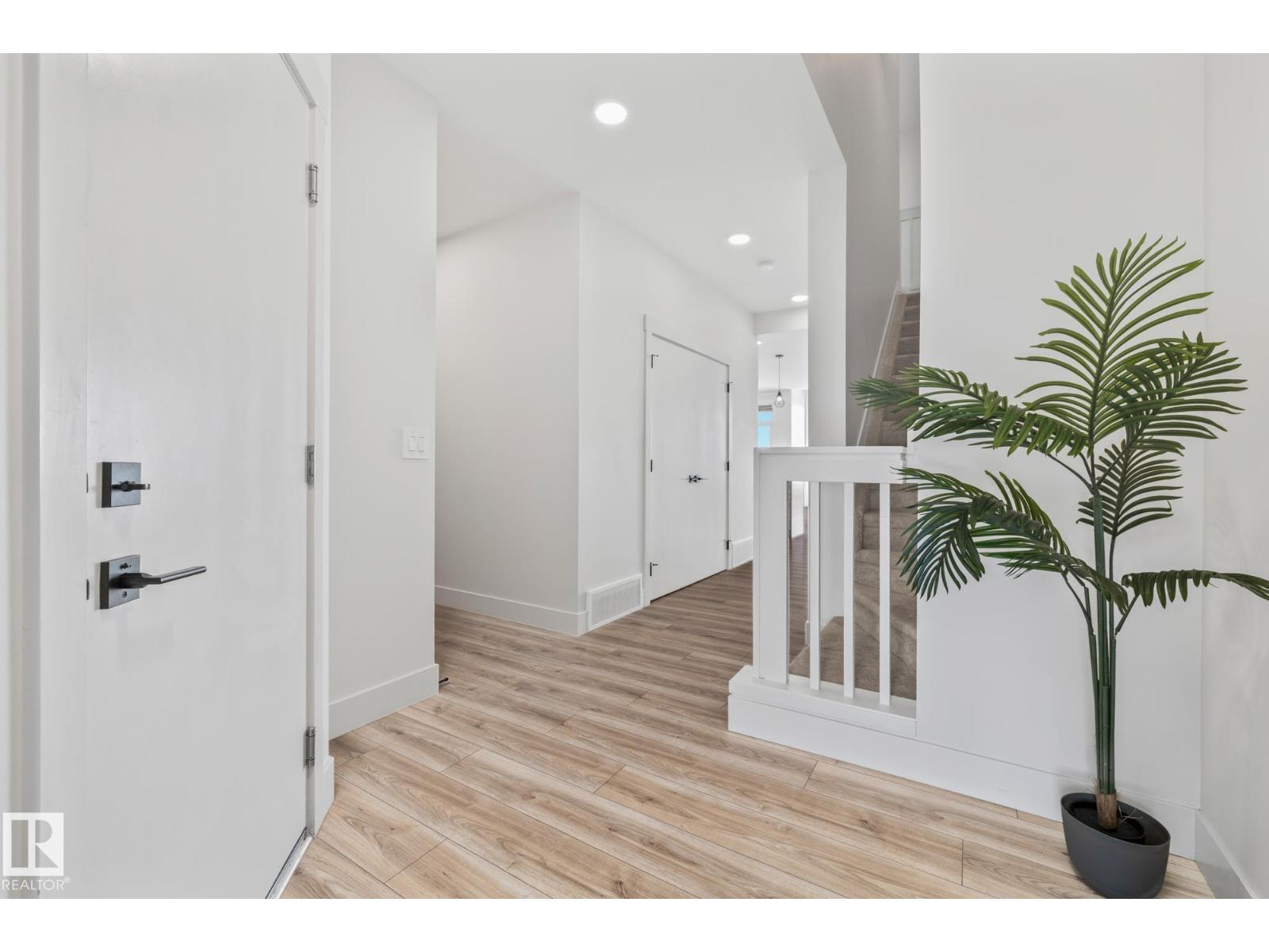 1009 Goldfinch Wy Nw, Edmonton, Alberta  T5S 0P9 - Photo 3 - E4475495