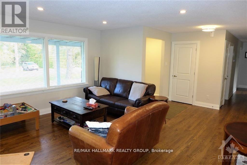 186 Balmoral Place, Ottawa, Ontario  K1H 5E5 - Photo 7 - X12839048