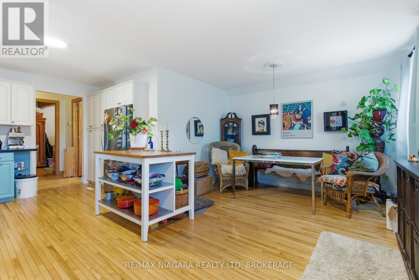 5 Pawling Street, St. Catharines, Ontario  L2N 5M1 - Photo 2 - X12839100