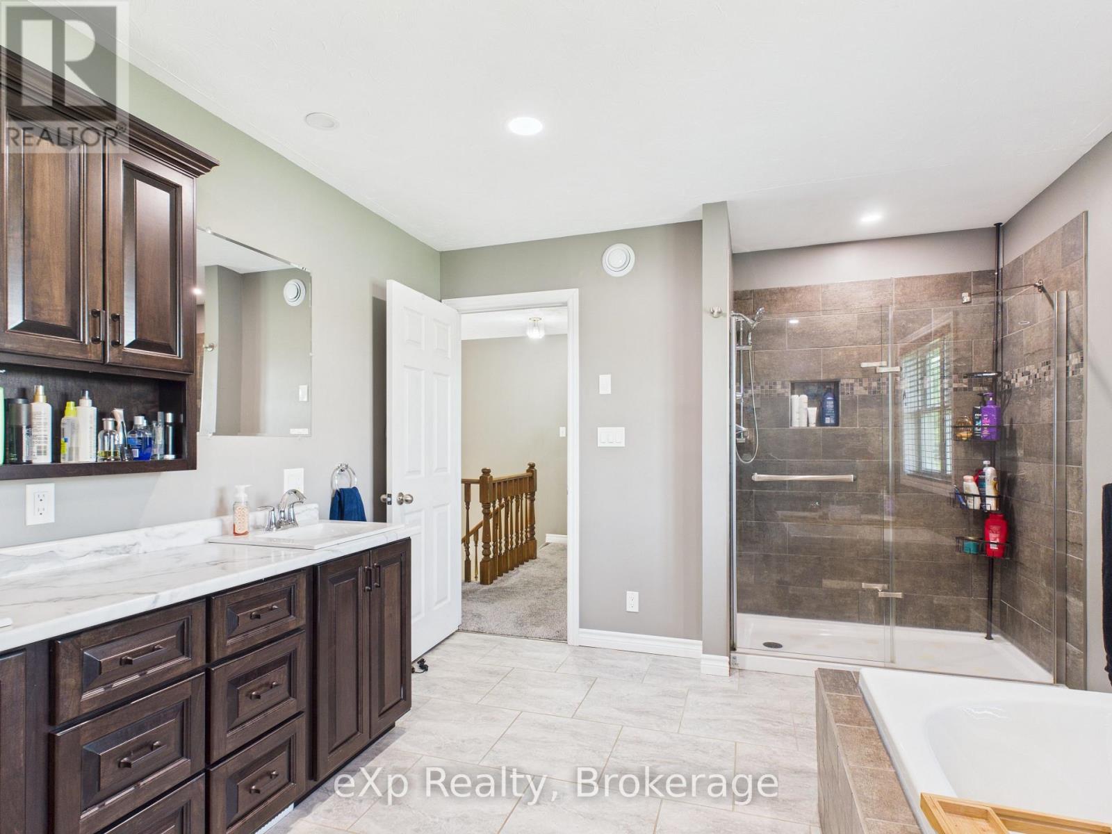 953 Greenock-Brant Line, Brockton, Ontario  N0G 1J0 - Photo 12 - X12839016