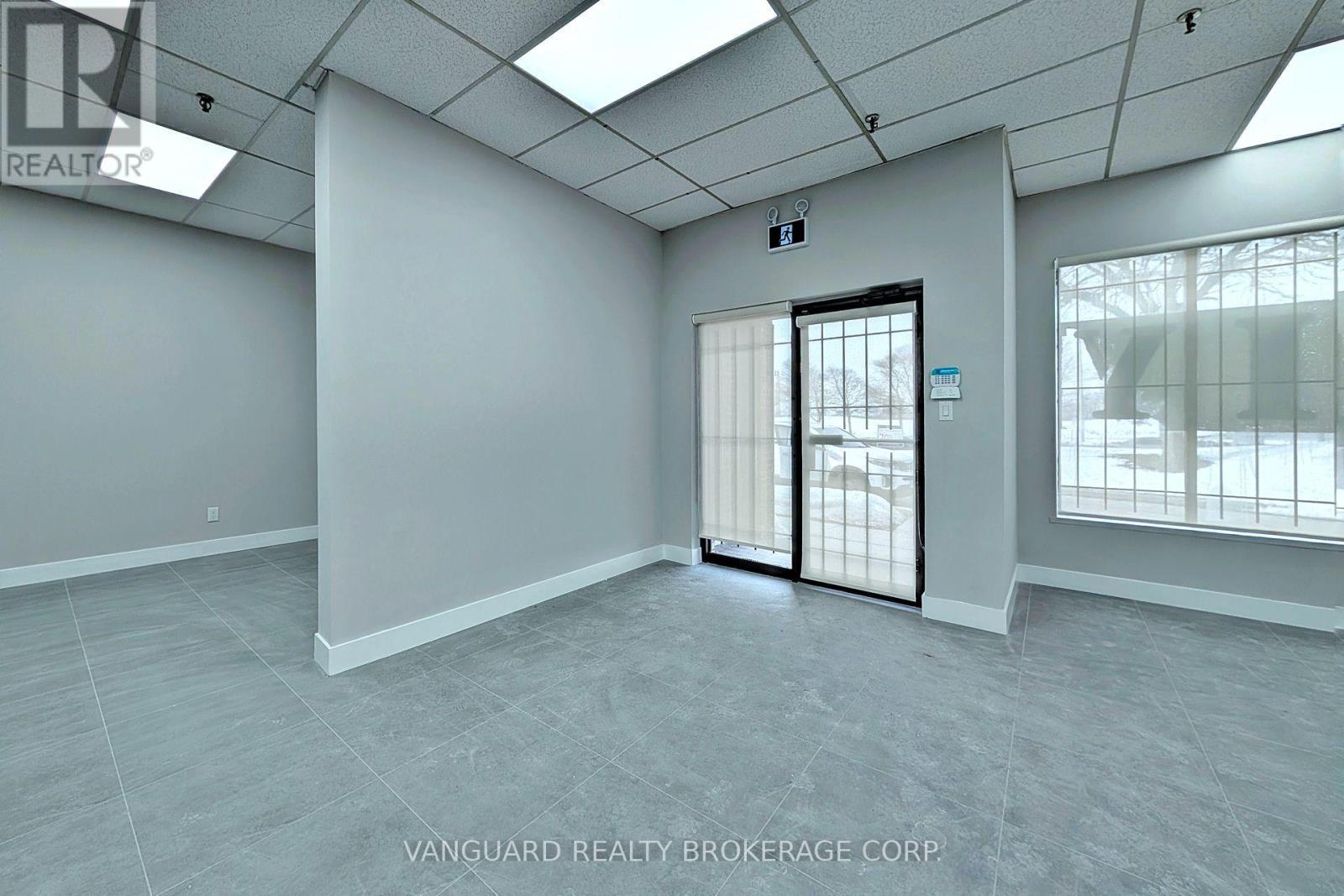 38 - 2901 Steeles Avenue, Toronto, Ontario  M3J 3A5 - Photo 2 - W12218313